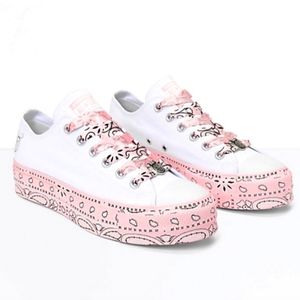 👟✴️ CONVERSE X MILEY C Brand new size 8